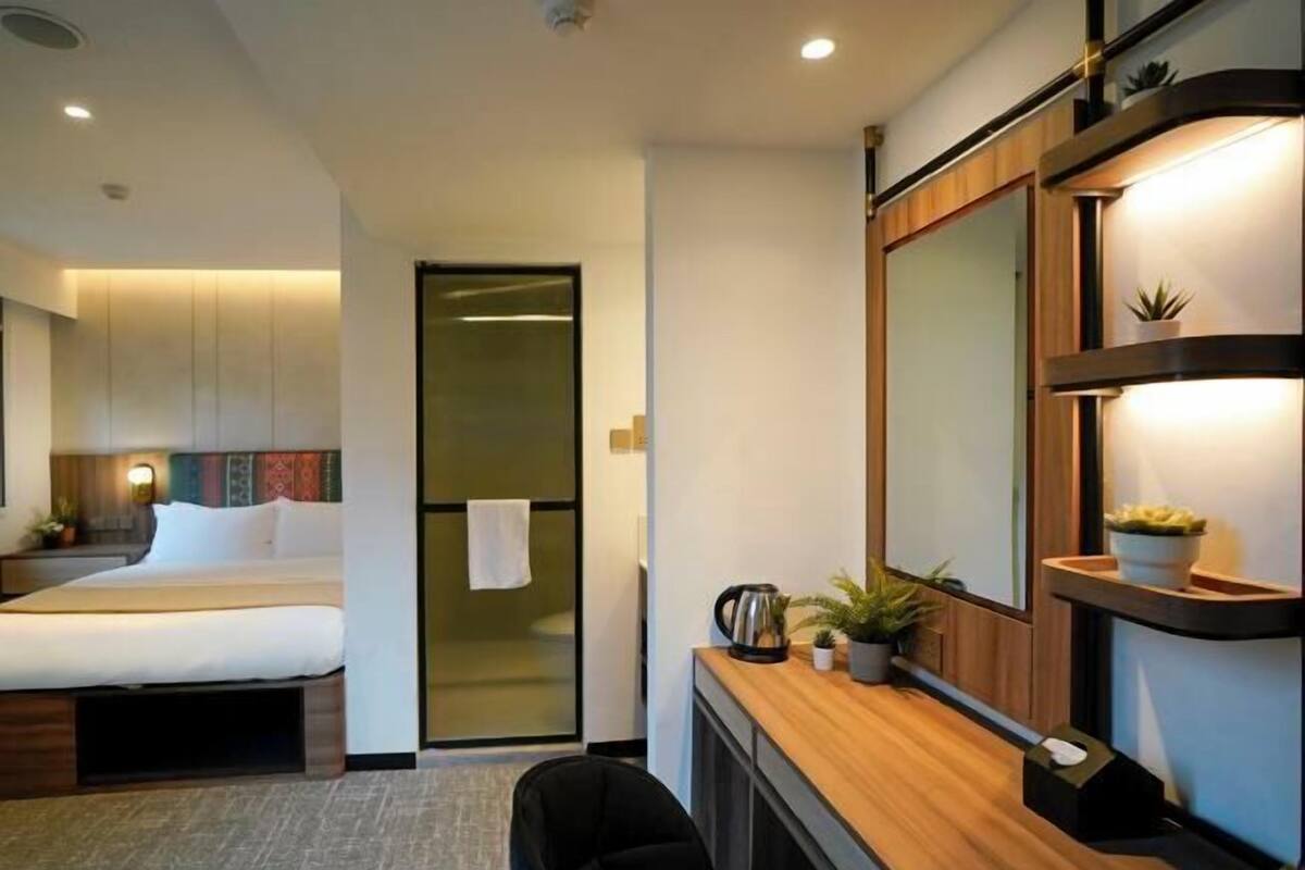 1 habitación, caja de seguridad en la habitación y muebles diferentes