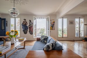 Télévision, cheminée