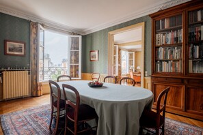 تناول الطعام