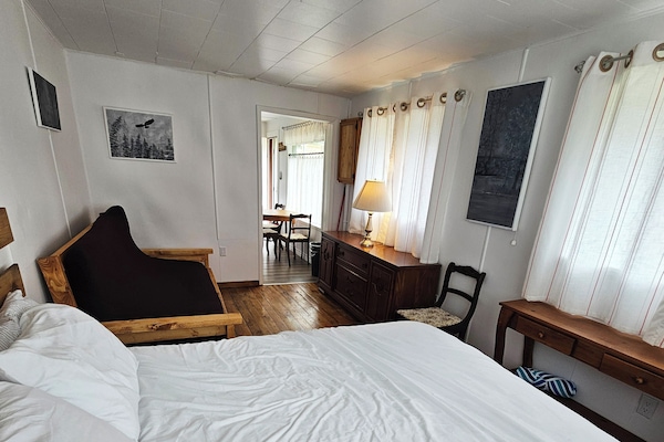 Standard Cabin | Individually decorated, individually furnished, free WiFi, bed sheets