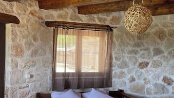 2 slaapkamers, een strijkplank/strijkijzer, reisbedje, gratis wifi