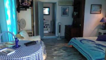 1 chambre, fer et planche à repasser, Wi-Fi, draps fournis