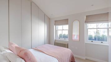 2 bedrooms, desk, iron/ironing board, travel cot