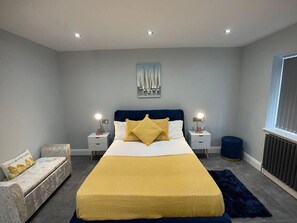 4 camere, ferro/asse da stiro, Wi-Fi gratuito