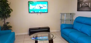 Smart TV - Villa del Sur - 3BD/2BA House in Brownsville (Brownsville)