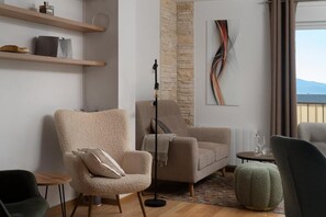 Apartment, 2 Schlafzimmer, Balkon, Bergblick | Wohnzimmer