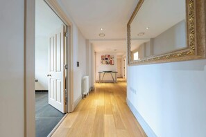 Interior - Luxury Two-Bedroom Apt in Mayfair, London (London)