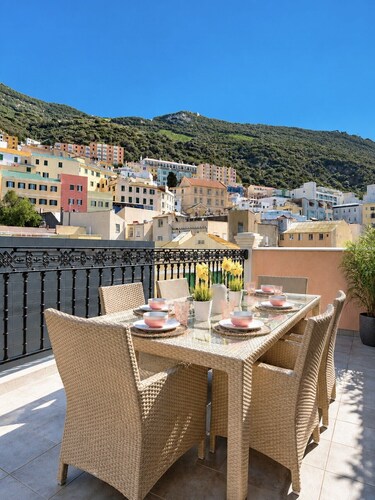 Luxe Penthouse Studio w/ Terrace