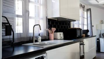 冰箱、微波炉、烤箱、炉灶