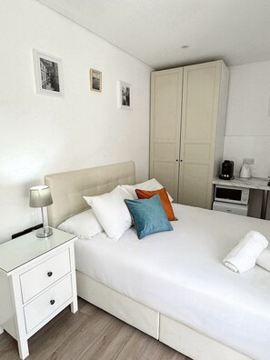 1 chambre, fer et planche à repasser, lit parapluie, Wi-Fi