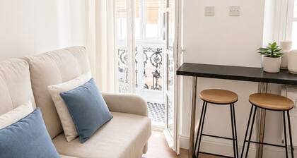 Grand Central House - Classic One Bedroom Balcony