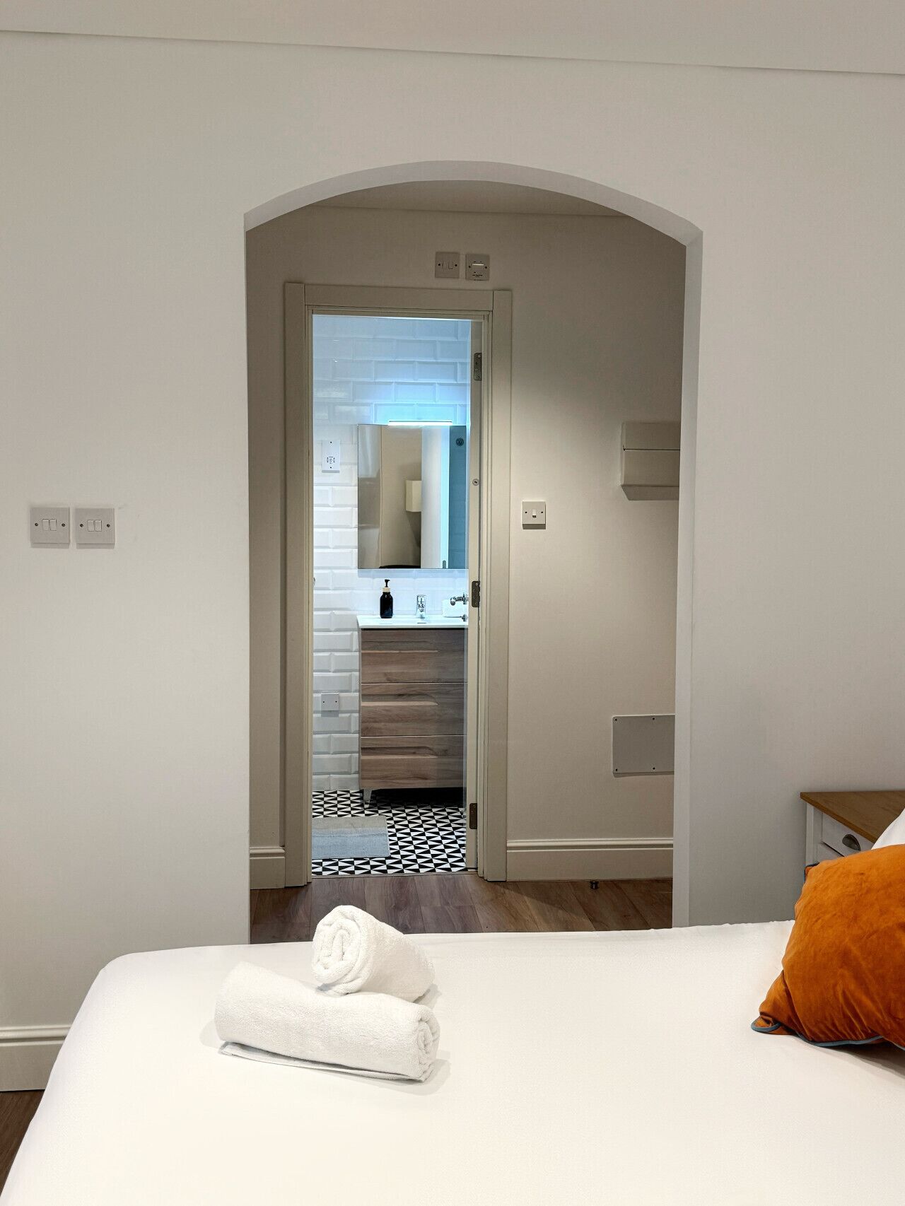 1 slaapkamer, een strijkplank/strijkijzer, reisbedje, wifi