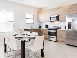 Fridge, microwave, oven, stovetop - Cozy 3 Bed Pool Home in Balmoral Resort-3Sltsfp1 (Haines City)