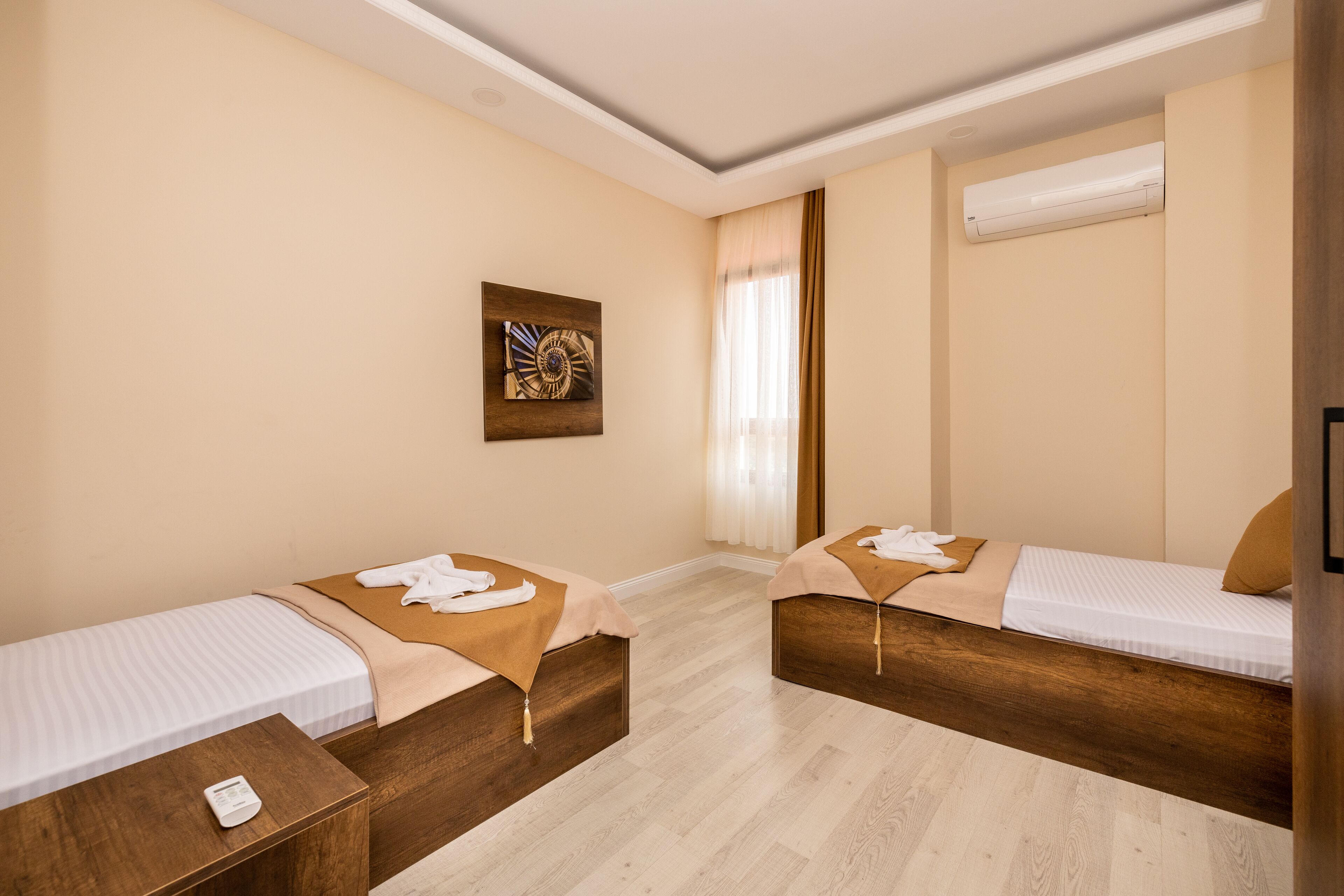 高级套房, 海景 | 高档床上用品、办公桌、遮光窗帘、隔音