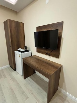 Standard Double Room | 1 bedroom, premium bedding, desk, blackout drapes