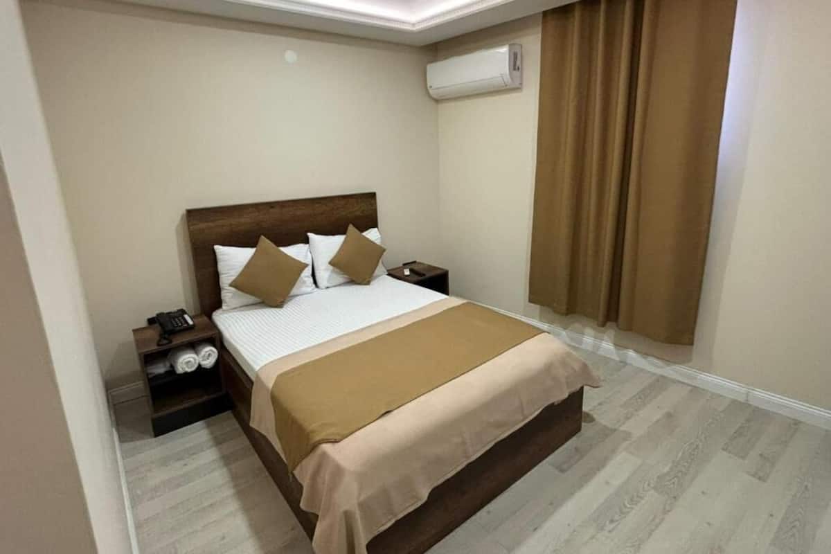 Standard Double Room | 1 bedroom, premium bedding, desk, blackout drapes
