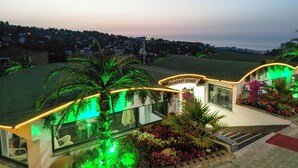 A breakfast lounge with a view of a residential area. - Perla Blanca Hotel (Trabzon)