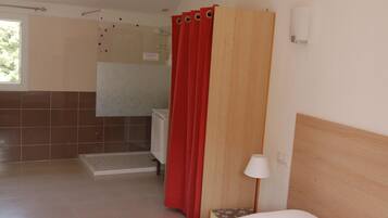 1 bedroom, desk, free WiFi, bed sheets