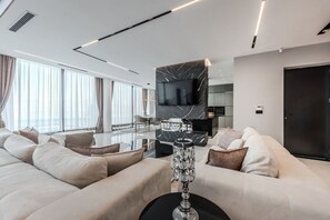 Smart TV, books