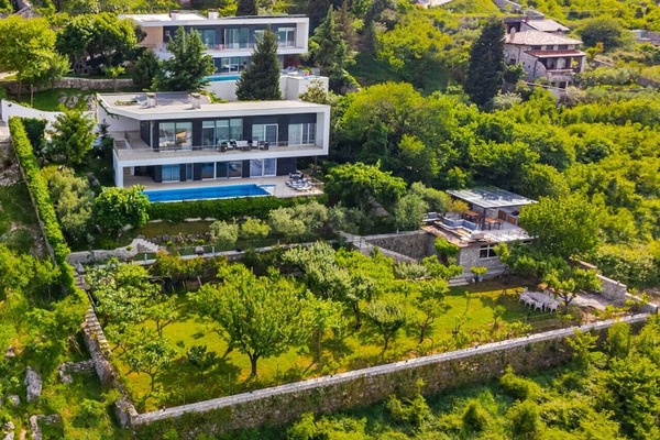 View of the villa(Center)