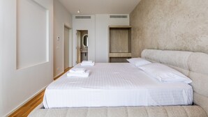 4 Schlafzimmer, Schreibtisch, Bügeleisen/Bügelbrett, Reisekinderbett