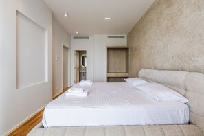 4 bedrooms, desk, iron/ironing board, travel cot