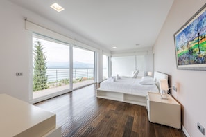 4 bedrooms, desk, iron/ironing board, travel crib - Exclusive Lake Villa (Shkodër)