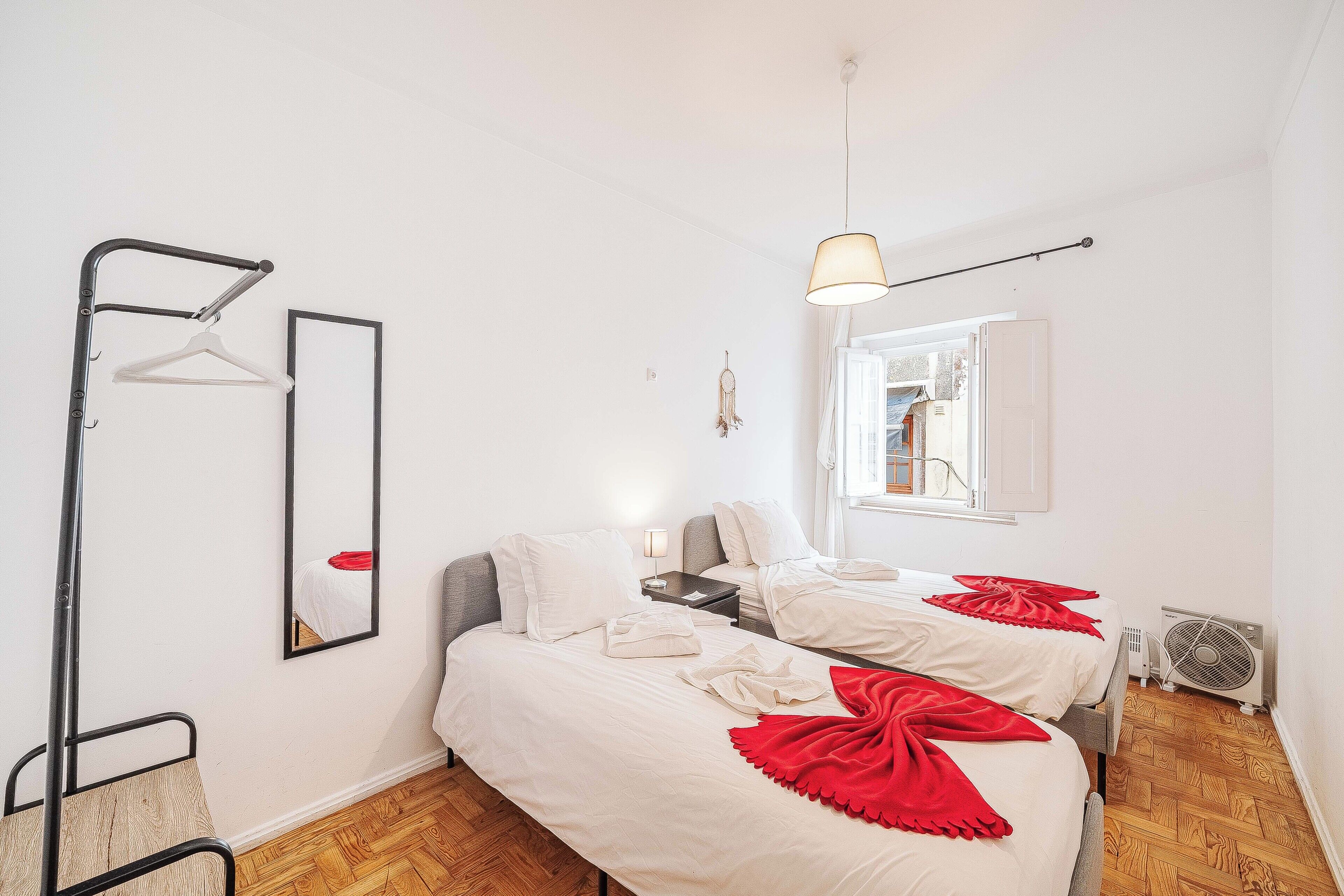 Wifi gratis y ropa de cama 