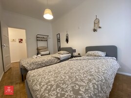 Basic Room, 2 Twin Beds with Shared Bathroom | Free WiFi, bed sheets
