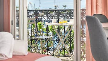 Deluxe Room | 2 bedrooms, in-room safe, desk, laptop workspace
