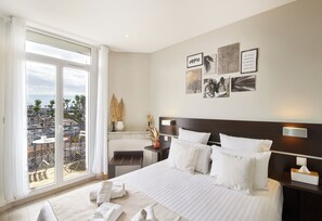 Habitación Deluxe | Caja fuerte, escritorio, espacio para trabajar con un portátil