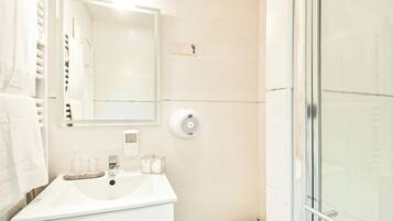 Standard Room | Bathroom | Free toiletries, hair dryer