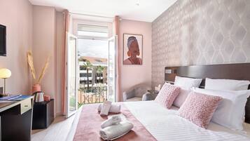 Senior Room | In-room safe, desk, laptop workspace, soundproofing