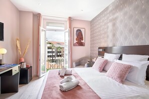 Senior Room | In-room safe, desk, laptop workspace, soundproofing - Hotel du Vieux Port (Saint-Raphael)