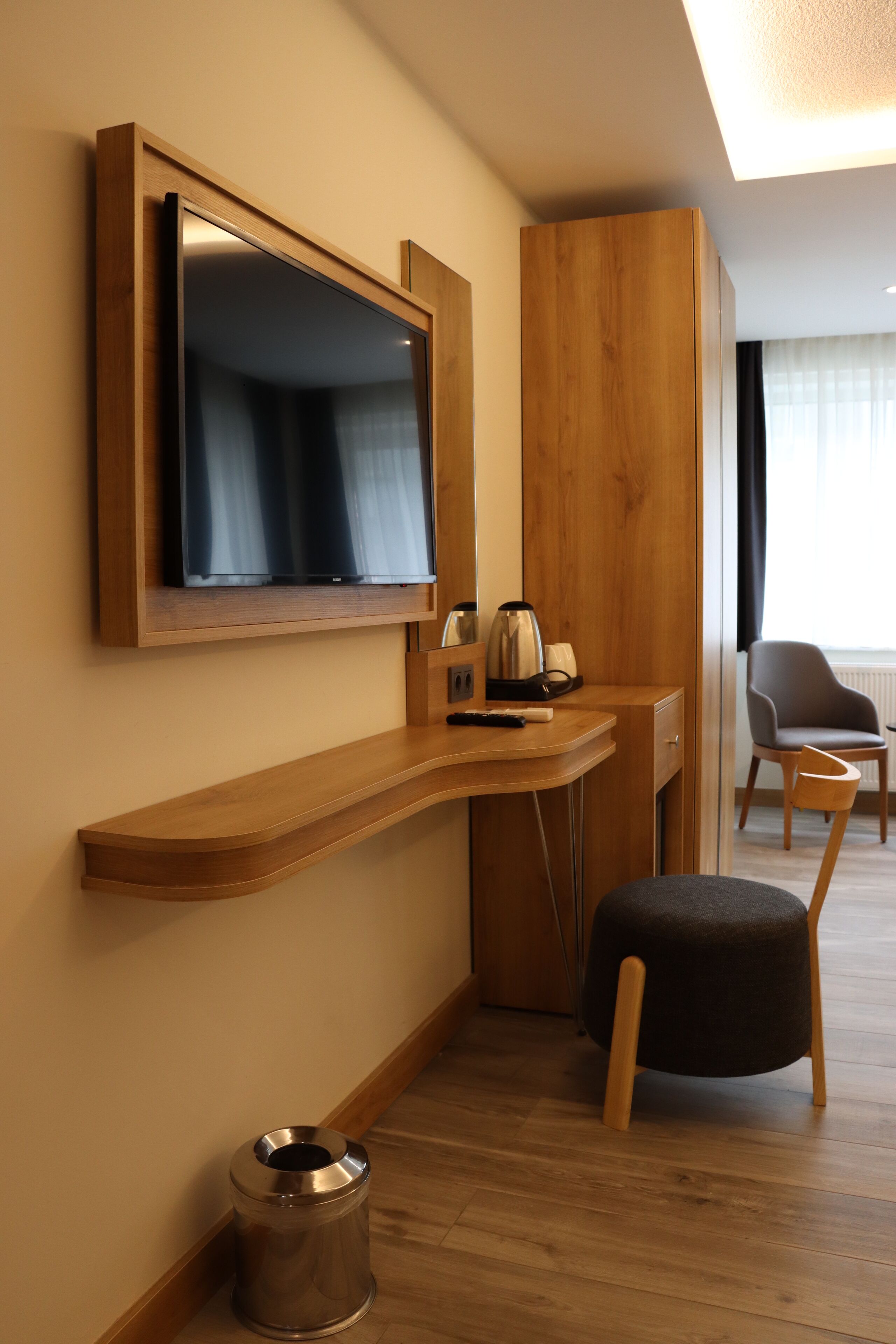 Standard Double Room | Minibar, in-room safe, desk, laptop workspace