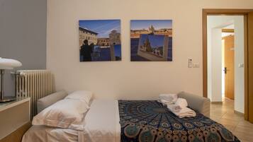 3 bedrooms, iron/ironing board, travel cot, free WiFi