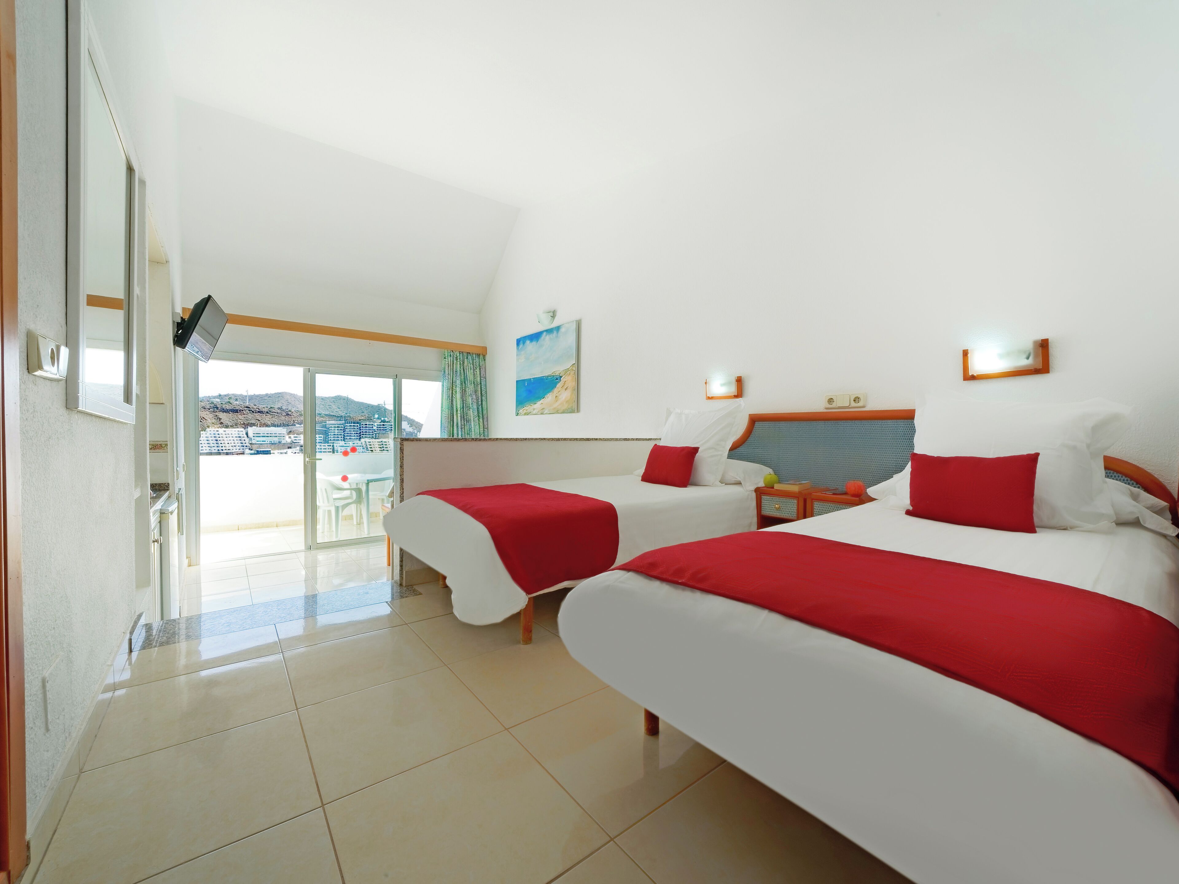 Caja fuerte, cortinas opacas, cunas gratuitas y wifi gratis