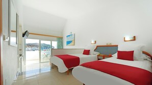 A hotel room with two beds, a balcony, and a view of the sea. - Vistaflor Puerto Plata (Mogan)