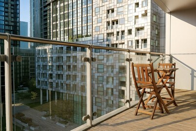 Still Life Canary Wharf Executive 