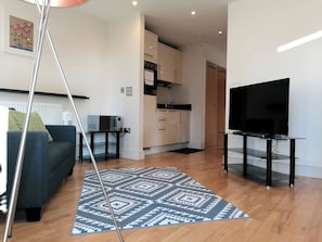 Executive-Apartment | Wohnbereich | 35-Zoll-Fernseher mit Digitalempfang