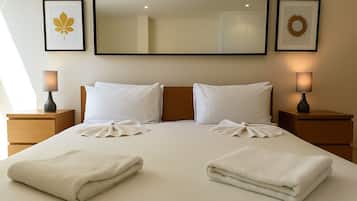 Executive Apartment | 1 bedroom, laptop workspace, iron/ironing board, free WiFi