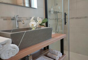 Family Room, Garden View | Bathroom | Shower, hair dryer, towels - Le Acacie (Torreano)
