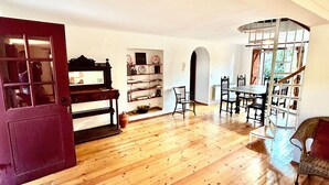 Interior - Amazing view to the Castle! Beautiful renewed country house. 5m walk to village. (Castelo de Vide)