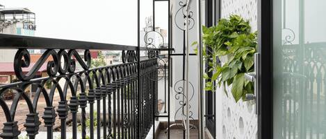 Luxury-Suite, Stadtblick | Terrasse/Patio