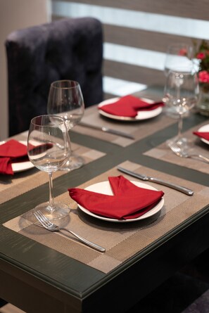 In-room dining -  Eli Rina Hotel (Hanoi)