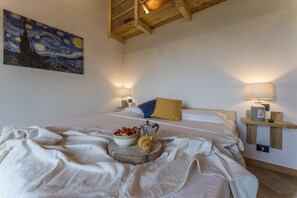 4 bedrooms, iron/ironing board, travel crib, free WiFi