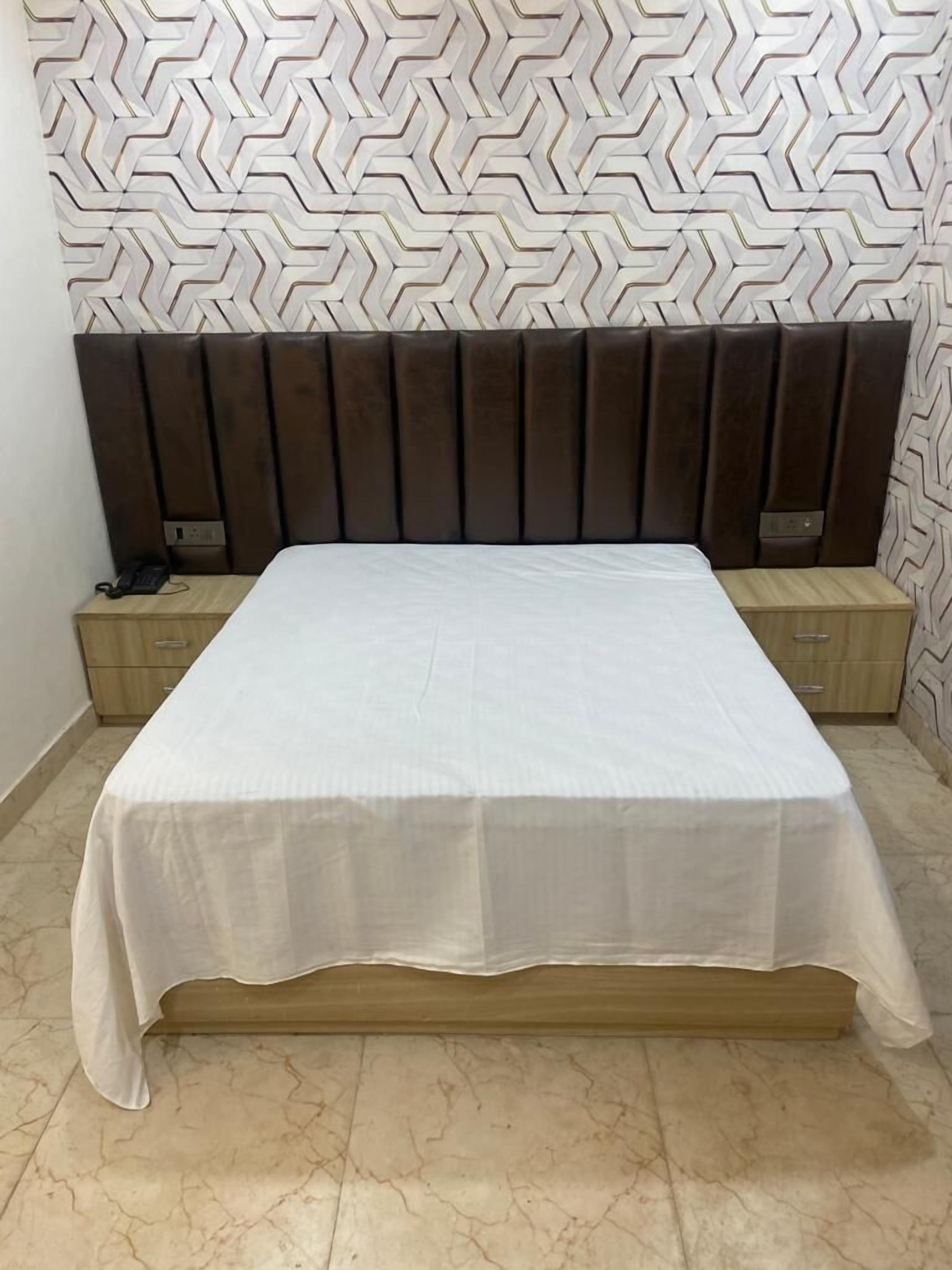 superior room | in-room dining