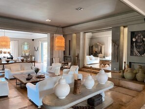 Lobby sitting area - Villa Singulière By Louhou Collection (Marrakech)