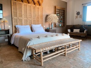 Junior Suite | Premium bedding, in-room safe, individually decorated - Villa Singulière By Louhou Collection (Marrakech)