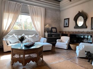 Lobby sitting area - Villa Singulière By Louhou Collection (Marrakech)